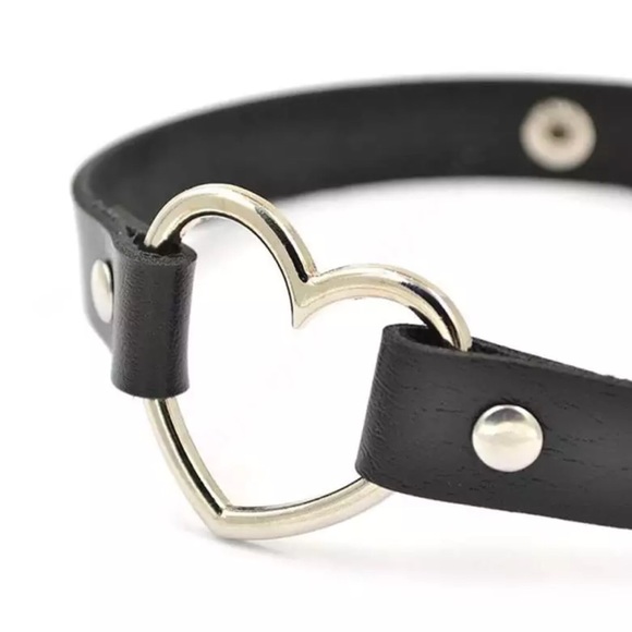 Leather Heart  Choker- Black Color - Picture 5 of 6